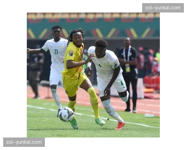 塞内加尔迪亚洛边路威胁：布拉格斯巴达飞翼速度优势，针对法国边卫前插